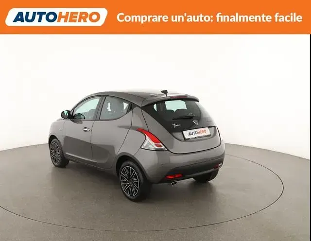 Usata Lancia Ypsilon Gold 69 CV (50 kW) 2022 Grigio Utilitaria