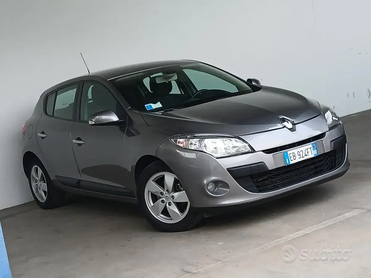 Usata Renault Mégane Dynamique 110 CV (80 kW) 2010 Grigio Berlina