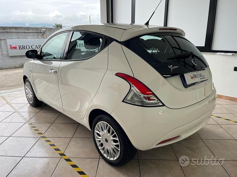 Usata Lancia Ypsilon Gold 69 CV (50 kW) 2017 Bianco Utilitaria