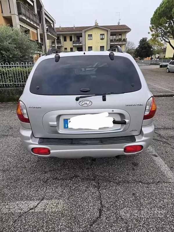 Usata Hyundai Santa Fe 112 CV (82 kW) 2002 Grigio SUV