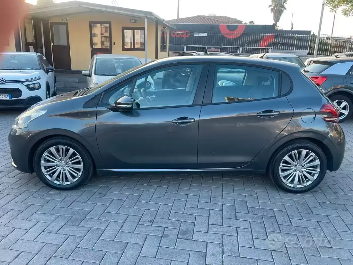 Usata Peugeot 208 Allure 75 CV (55 kW) 2016 Grigio Utilitaria