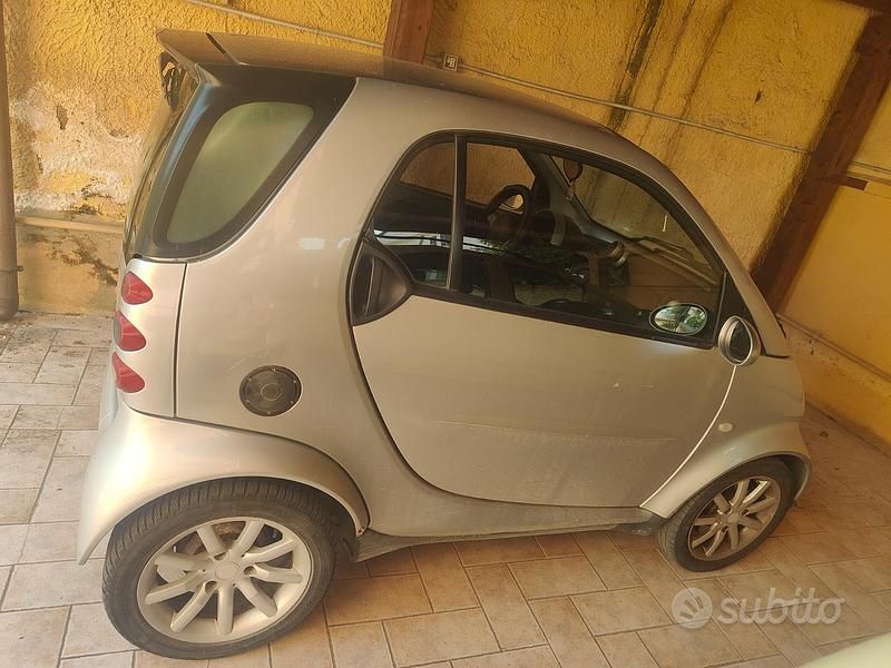 Usata 2005 Smart ForTwo Coupé Due volumi | 2500 € - Immagine 1/4