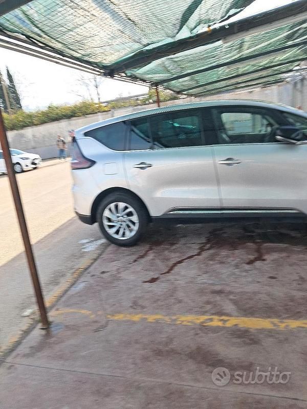 Usata Renault Espace 160 CV (117 kW) 2016 Grigio SUV