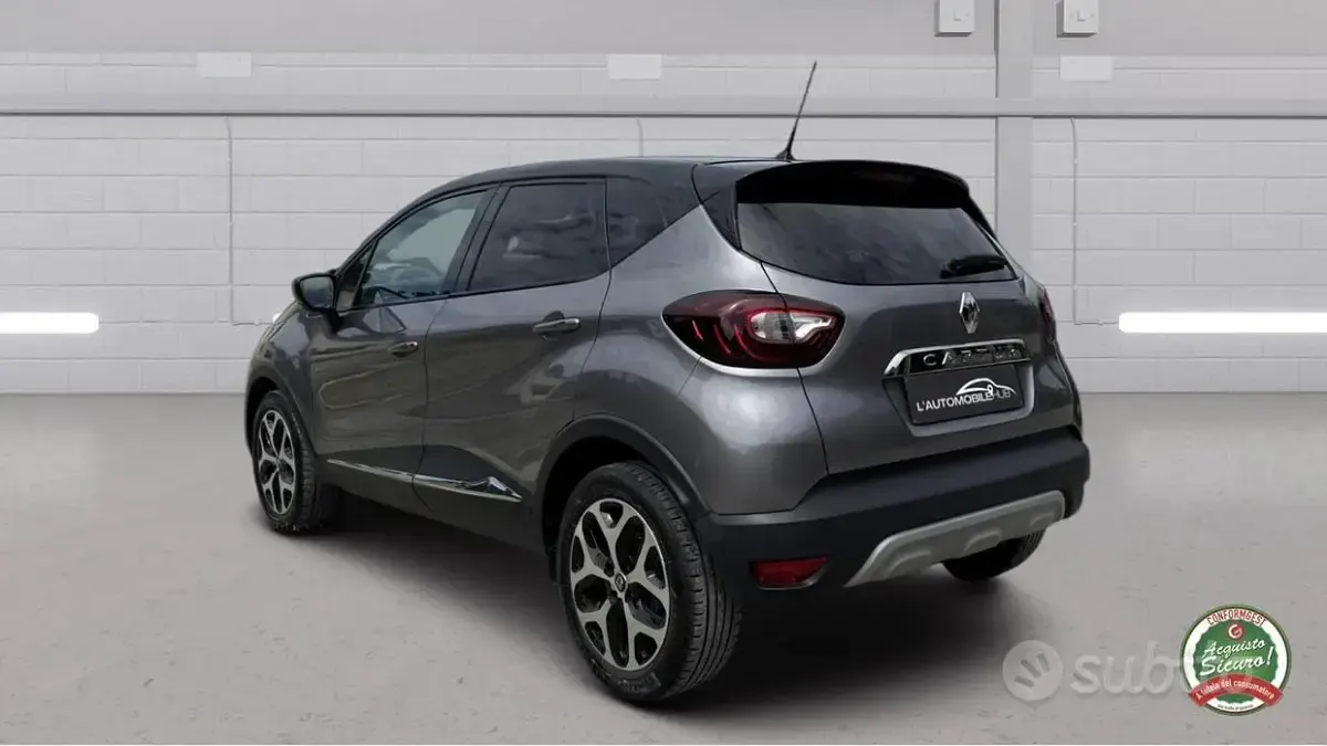 Usado Renault Captur 90 CV (66 kW) 2019 Gris SUV