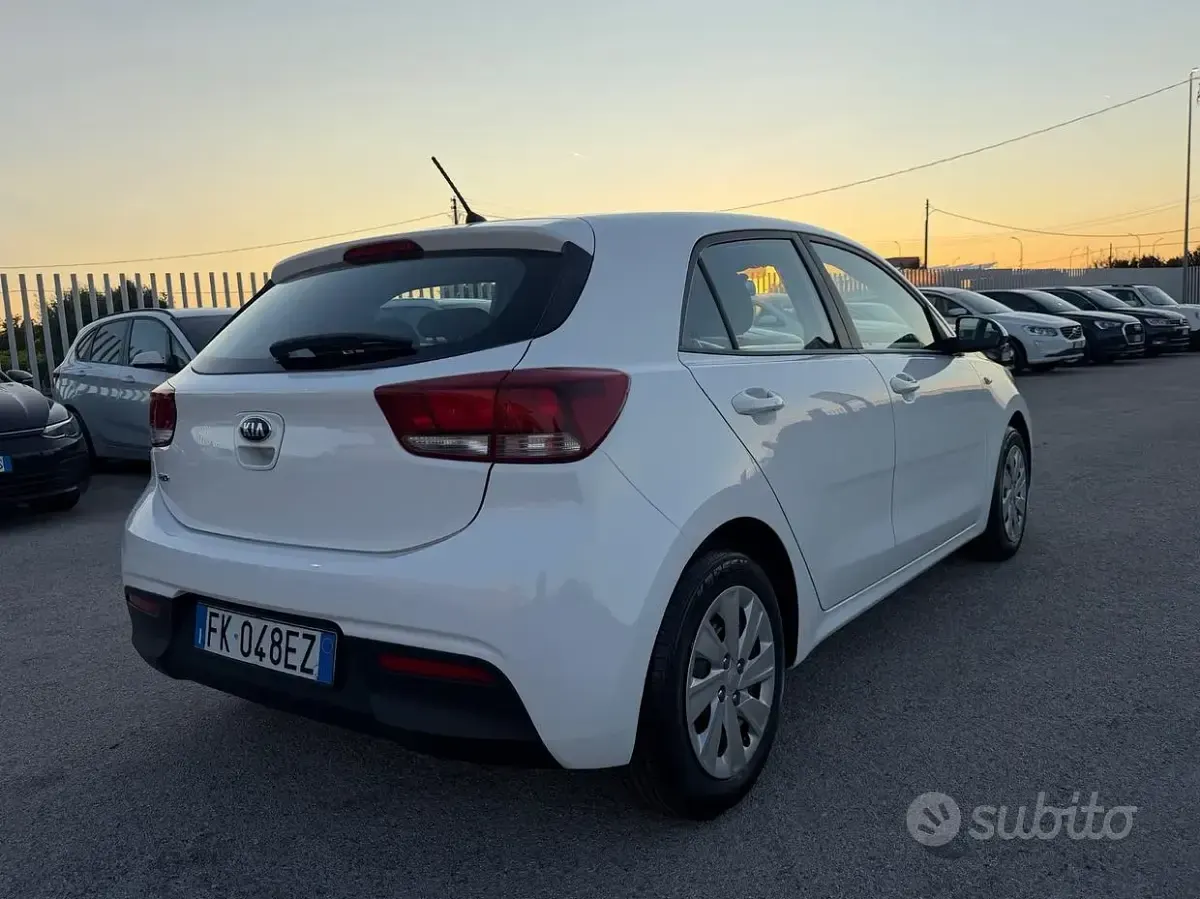 Usata Kia Rio 82 CV (60 kW) 2018 Bianco Berlina