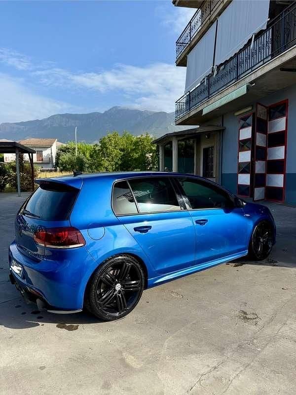 Usata VW Golf VI R 310 CV (228 kW) 2010 Blu Utilitaria