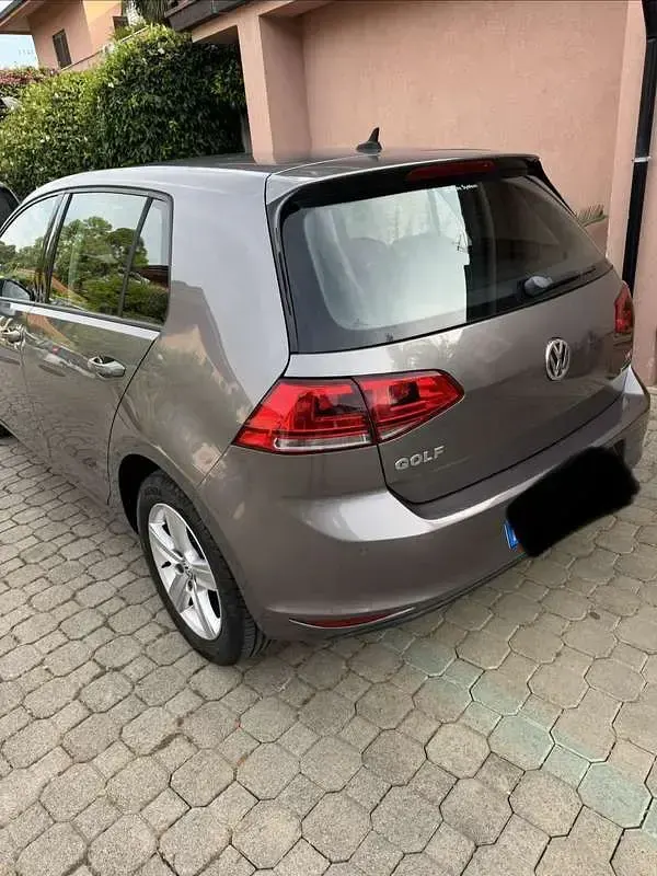Usata VW Golf VII Highline 110 CV (80 kW) 2016 Berlina