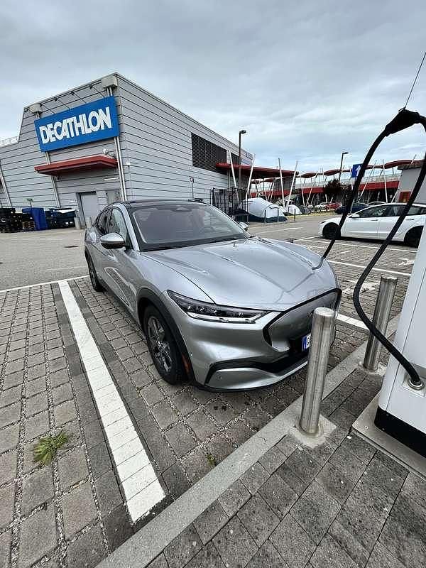 Usata Ford Mustang Mach-E Extended Range 216 kW (294 CV) 2022 Argento SUV