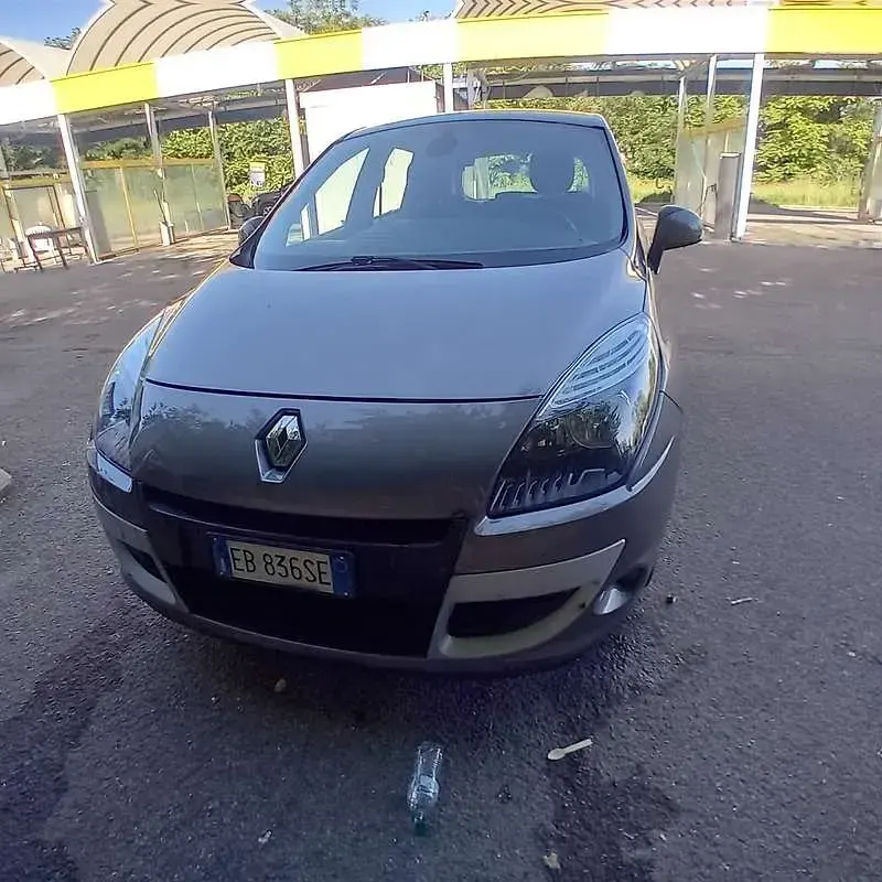 Usata Renault Scénic III Dynamique 110 CV (80 kW) 2010 Monovolume