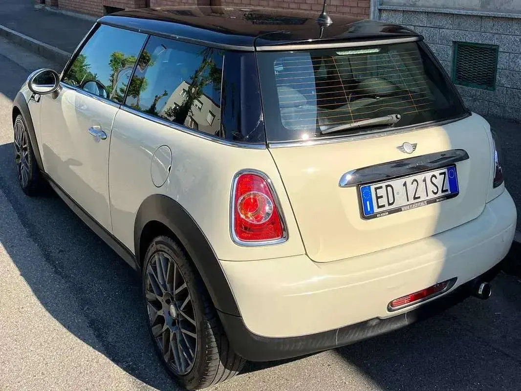 Usata Mini One D 90 CV (66 kW) 2010 Beige Utilitaria