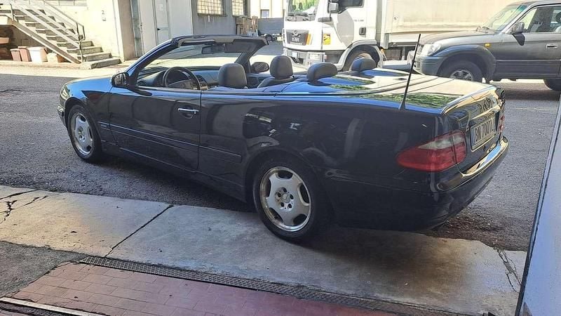 Usata Mercedes CLK200 Elegance 163 CV (119 kW) 2001 Nero Cabrio
