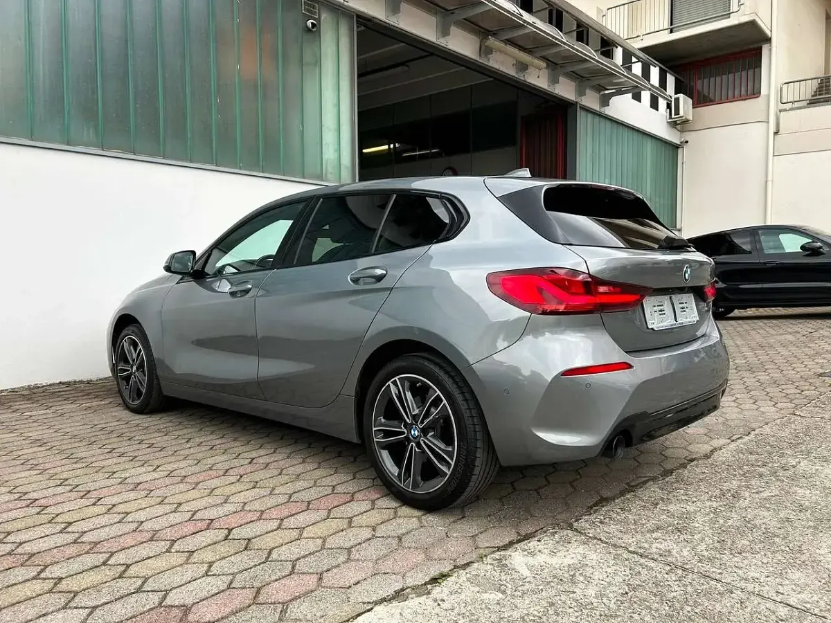 Usata BMW 116 Sport Line 109 CV (80 kW) 2023 Grigio Utilitaria