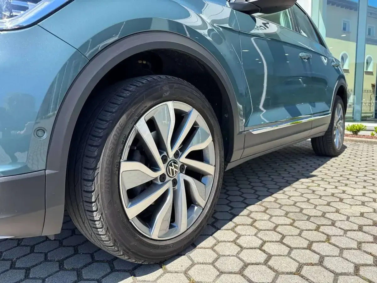 Usata VW T-Roc Style 150 CV (110 kW) 2023 Verde SUV
