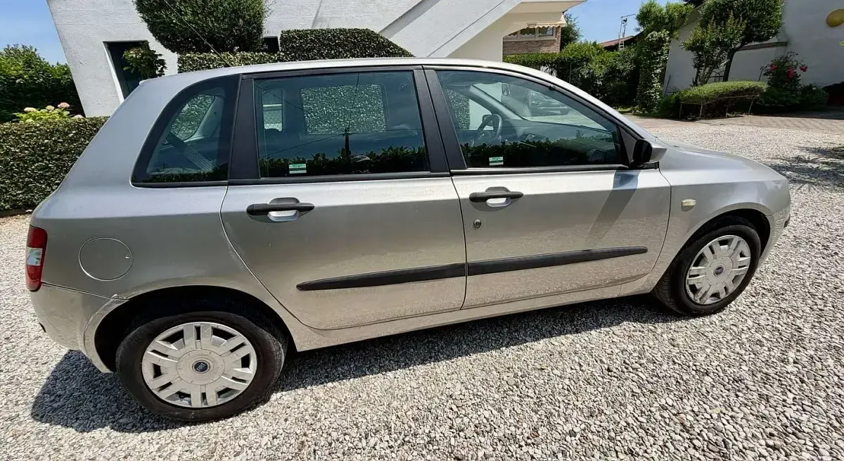Usata Fiat Stilo Active 103 CV (75 kW) 2001 Argento Utilitaria