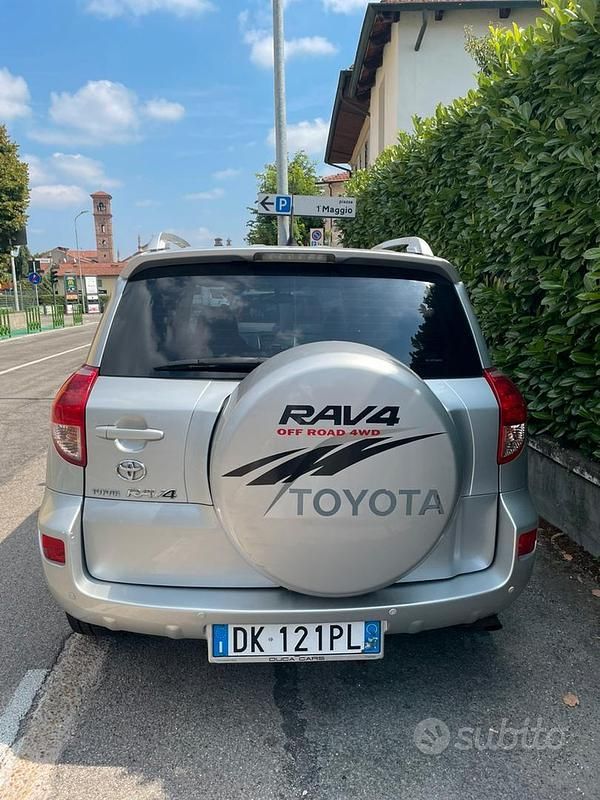 Usata Toyota RAV4 128 CV (94 kW) 2008 SUV