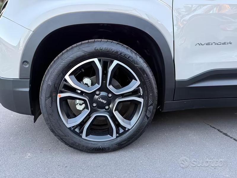 Nuova Jeep Avenger Summit 100 CV (73 kW) 2025 SUV