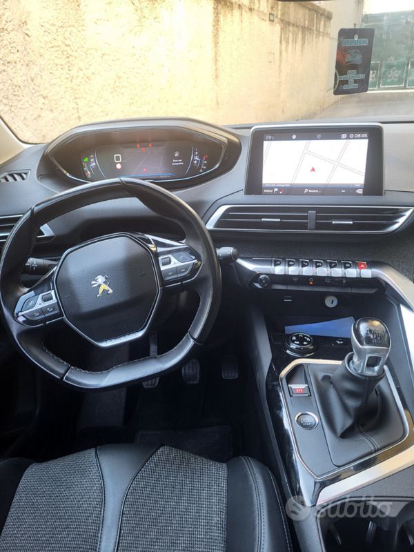 Verde Usata 2019 Peugeot 3008 SUV | 15.500 € (Ottimo prezzo) - Immagine 1/4