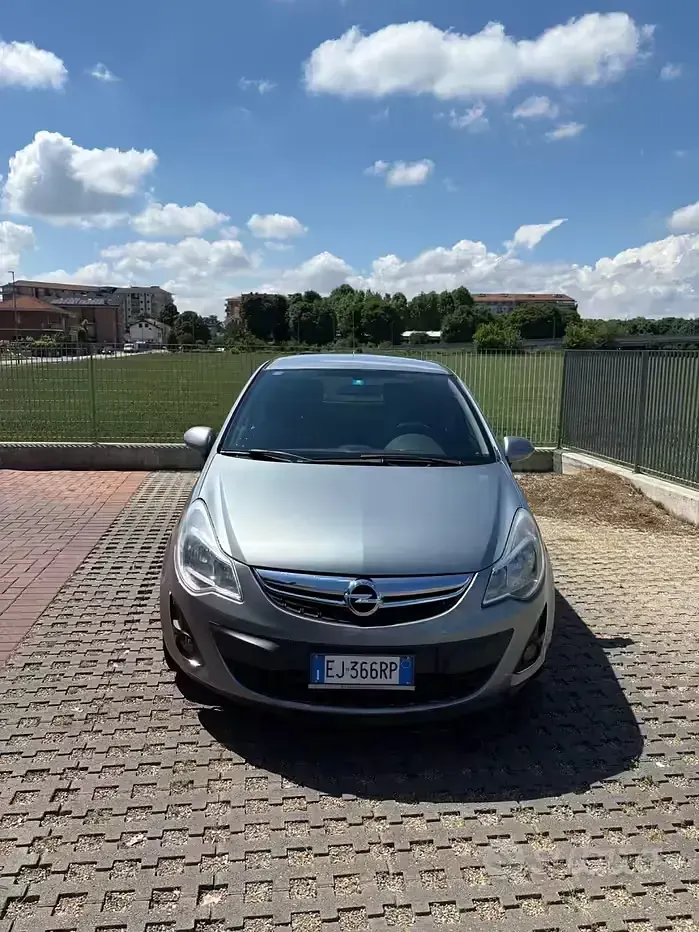 Usata Opel Corsa 75 CV (55 kW) 2011 Grigio Utilitaria