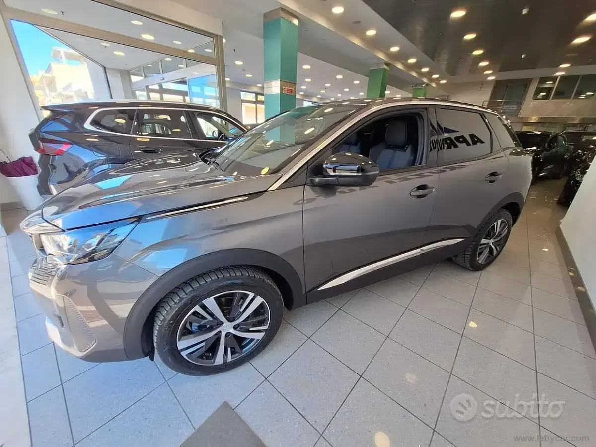 Usata Peugeot 3008 Allure 131 CV (96 kW) 2024 Grigio SUV