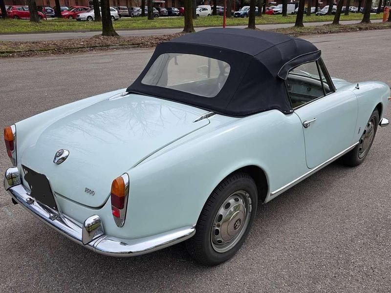 Usado Alfa Romeo Giulia Spider 94 CV (69 kW) 1964 Blanco Descapotable