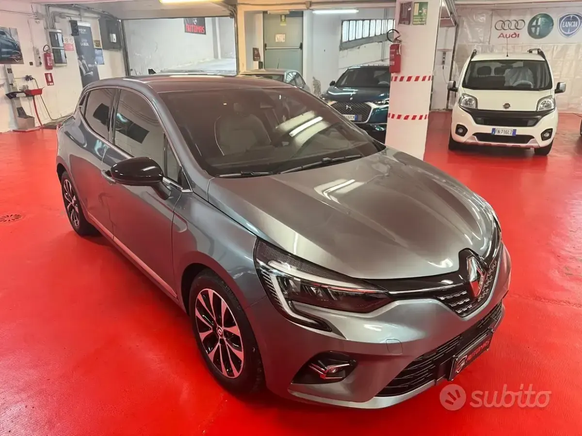 Occasion Renault Clio V 101 PK (74 kW) 2023 Grijs Sedan