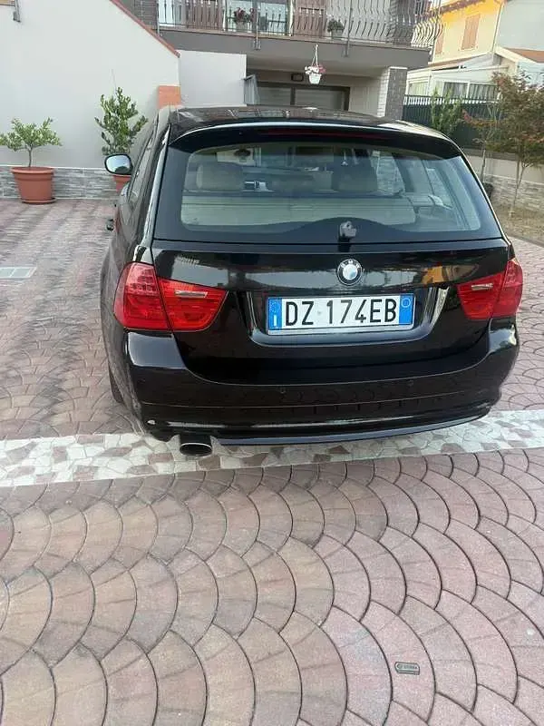 Usata BMW 320 177 CV (130 kW) 2009 Nero Station wagon