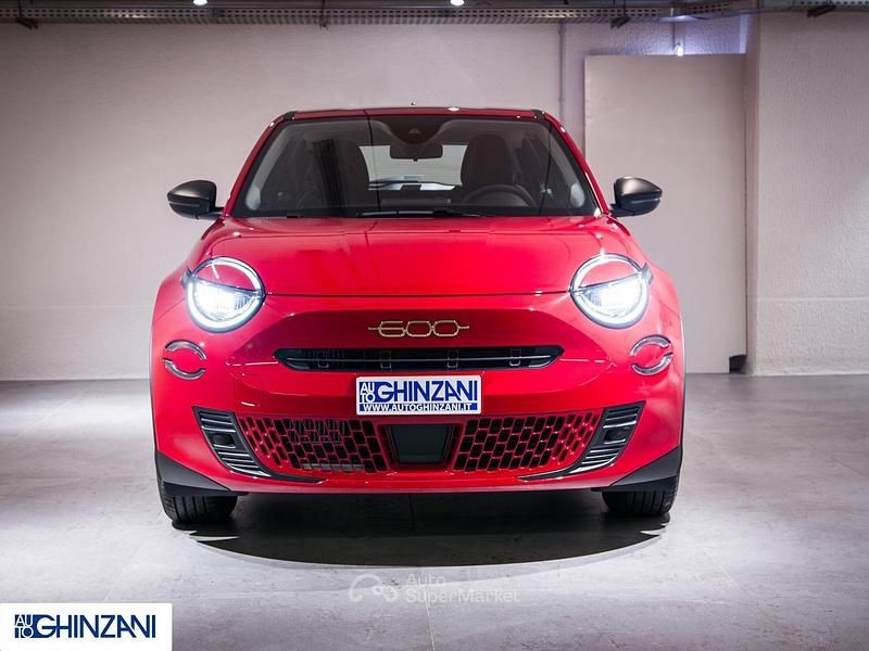 Nuova Fiat 600 Pop 110 CV (80 kW) 2026 Rosso SUV