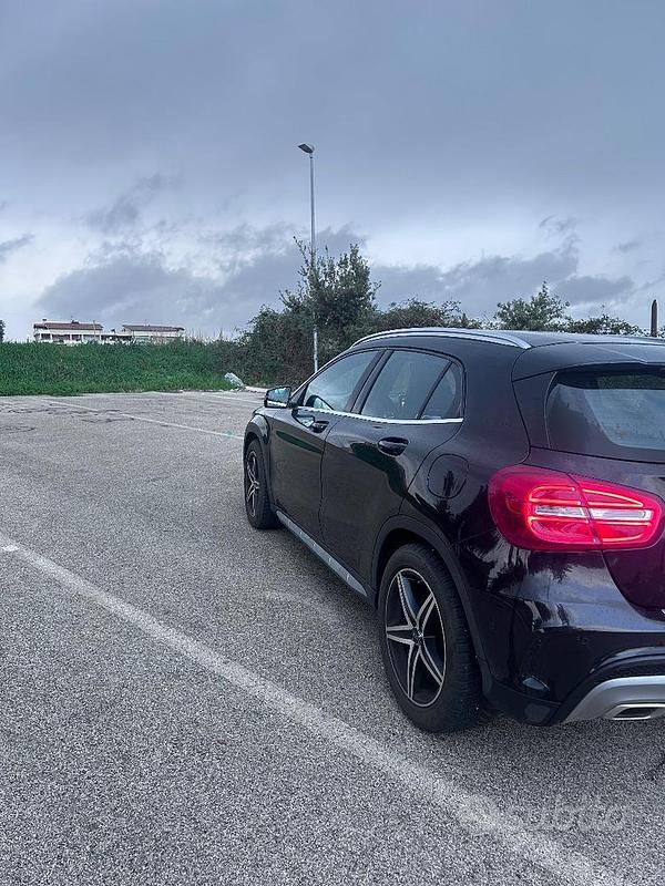 Usata Mercedes GLA200 Executive 136 CV (100 kW) 2014 Nero SUV