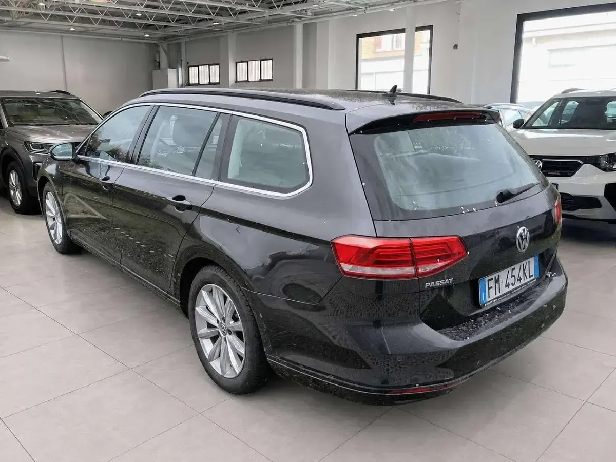 Usata VW Passat Comfortline 120 CV (88 kW) 2017 Giallo Station wagon