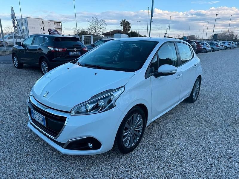Usata Peugeot 208 Allure 81 CV (59 kW) 2016 Bianco Utilitaria