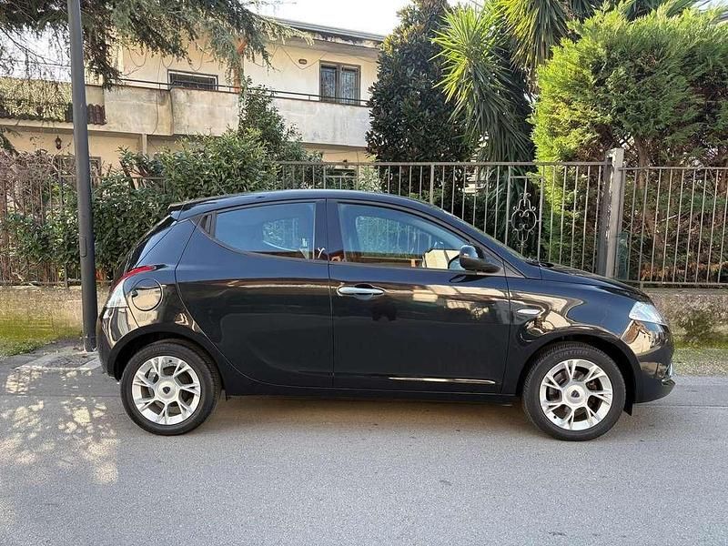 Usata Lancia Ypsilon Gold 69 CV (50 kW) 2016 Utilitaria