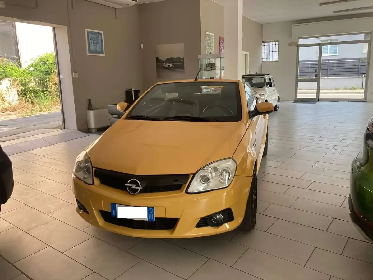 Usata Opel Tigra Sport 125 CV (91 kW) 2006 Giallo Cabrio