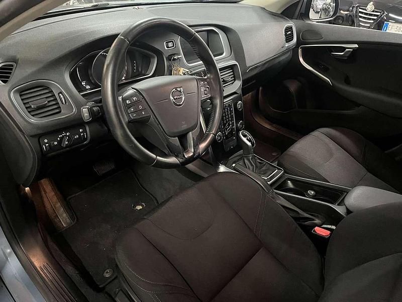 Usata Volvo V40 120 CV (88 kW) 2017 Blu/azzurro Berlina