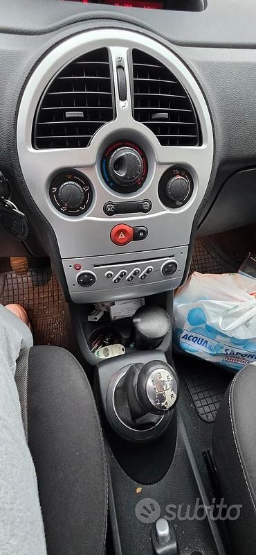 Usata Renault Modus 85 CV (62 kW) 2008 Grigio Monovolume