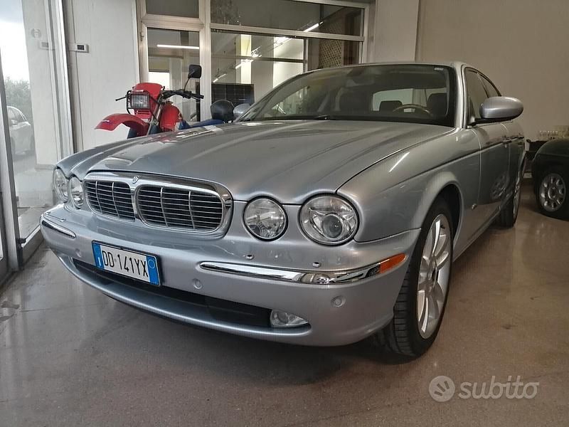 Usata Jaguar XJ Executive 207 CV (152 kW) 2007 Argento Berlina