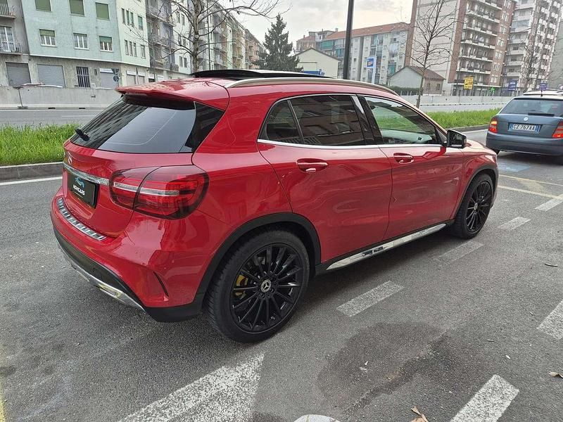 Usata Mercedes GLA200 Premium 156 CV (114 kW) 2020 Rosso jupiter SUV