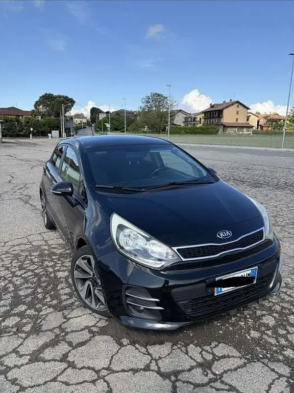 Begagnad Kia Rio 90 HK (66 kW) 2015 Svart Sedan