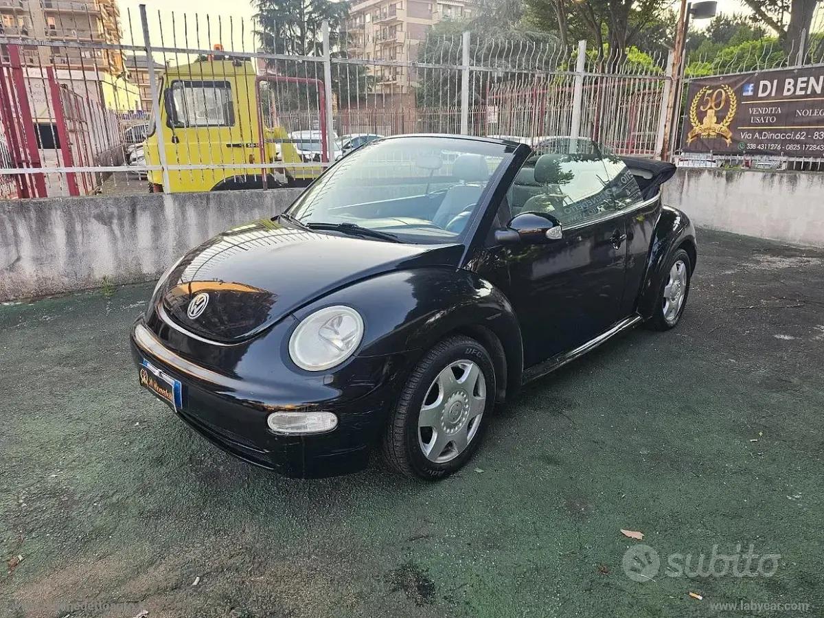 Usata VW New Beetle 102 CV (75 kW) 2004 Nero Utilitaria