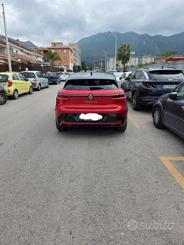 Usata Renault 5 E-Tech 161 kW (220 CV) 2022 Rosso Coupé