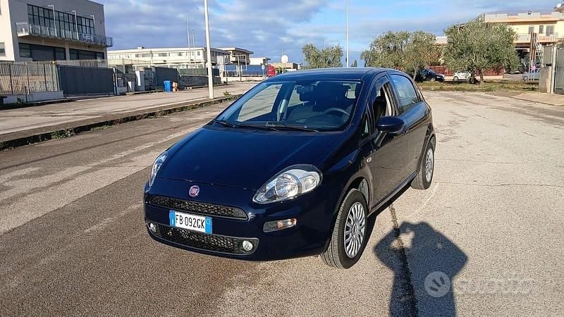 Nero Usata 2016 Fiat Punto Lounge Tre volumi | 4900 € (Ottimo prezzo) - Immagine 1/4