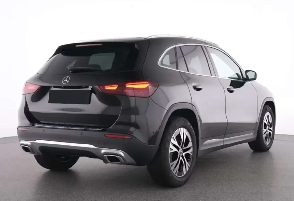 Usata Mercedes GLA180 Advanced Plus 116 CV (85 kW) 2024 Nero SUV