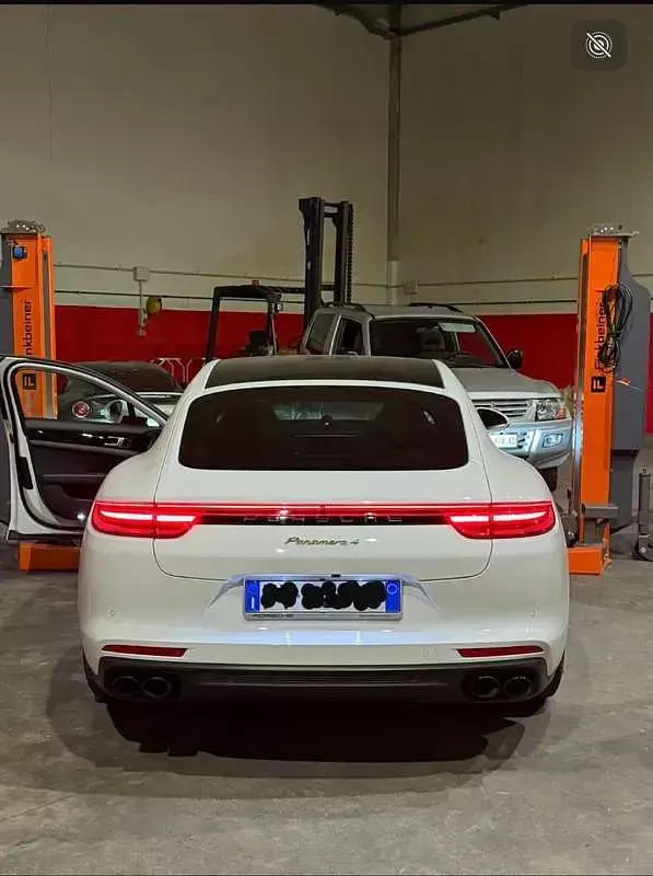 Usata Porsche Panamera 330 CV (242 kW) 2019 Bianco Berlina