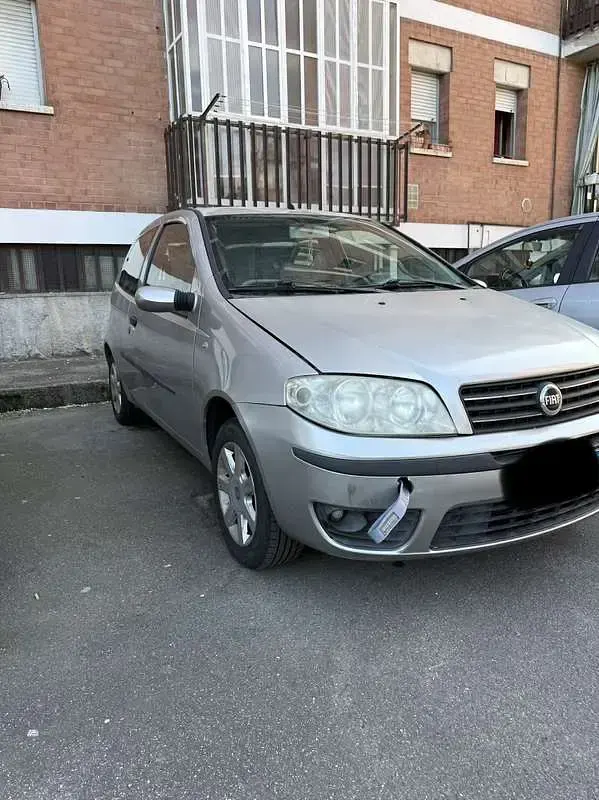 Usata Fiat Punto Active 60 CV (44 kW) 2005 Grigio Utilitaria