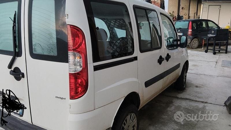 Begagnad Fiat Doblò 85 HK (62 kW) 2007 Vit Minibuss