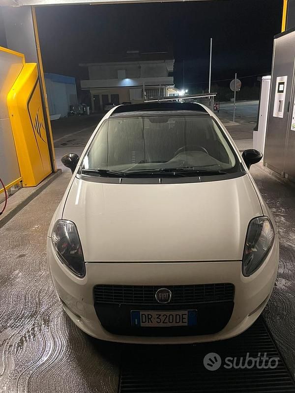 Usata Fiat Punto 90 CV (66 kW) 2009 Bianco Utilitaria
