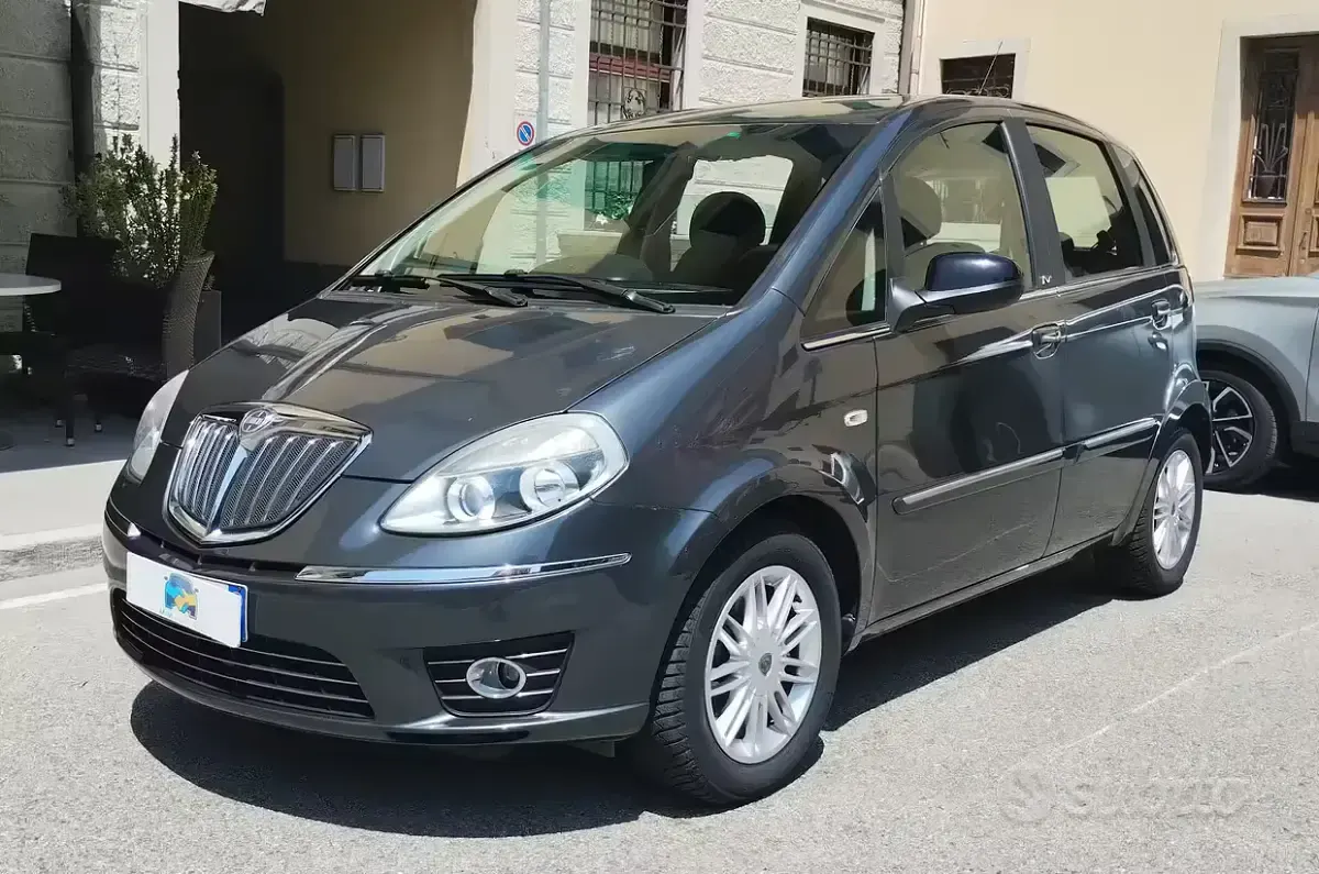 Usata Lancia Musa 95 CV (69 kW) 2012 Grigio Monovolume