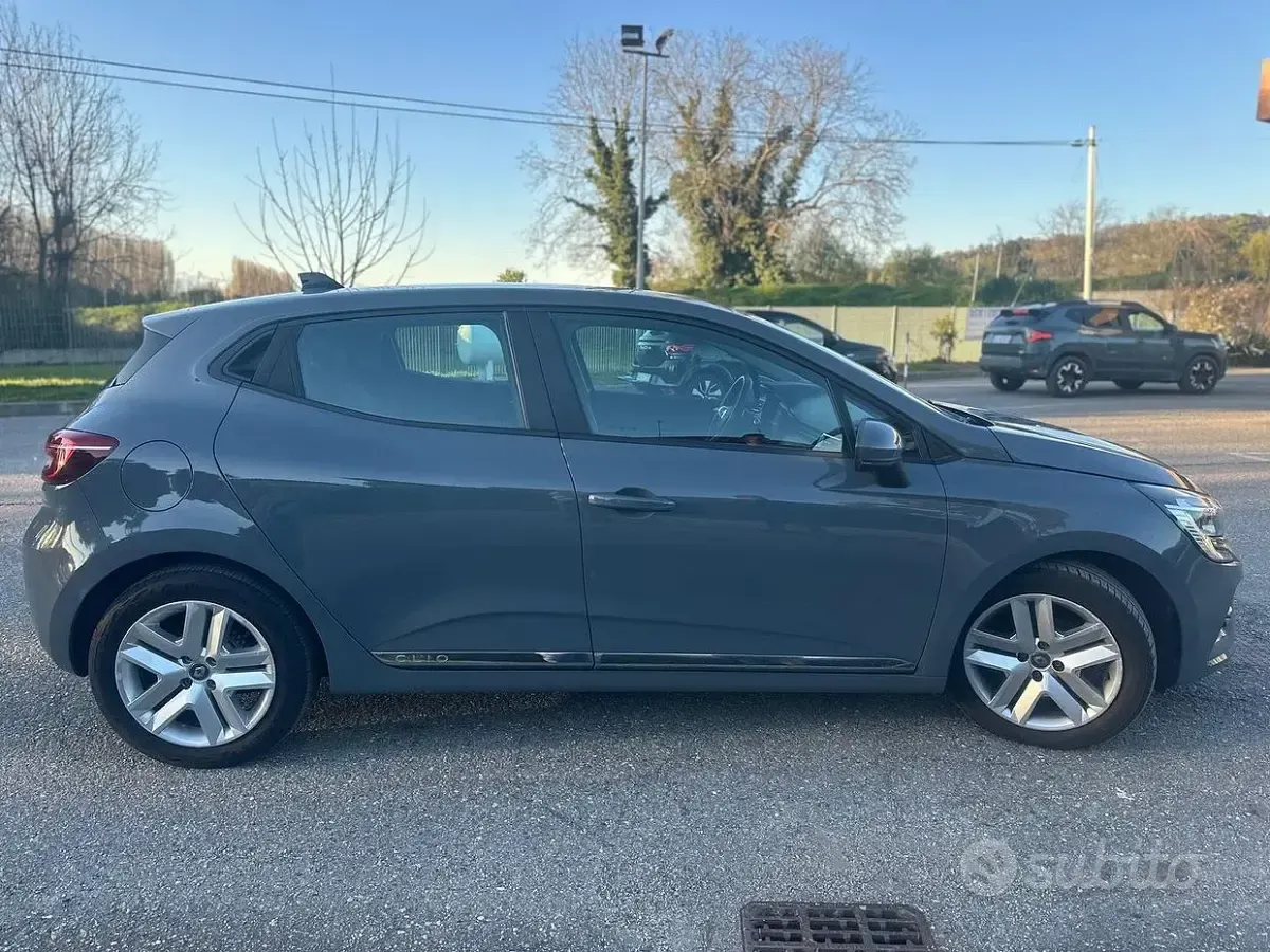 Usata Renault Clio V Zen 101 CV (74 kW) 2020 Grigio Berlina