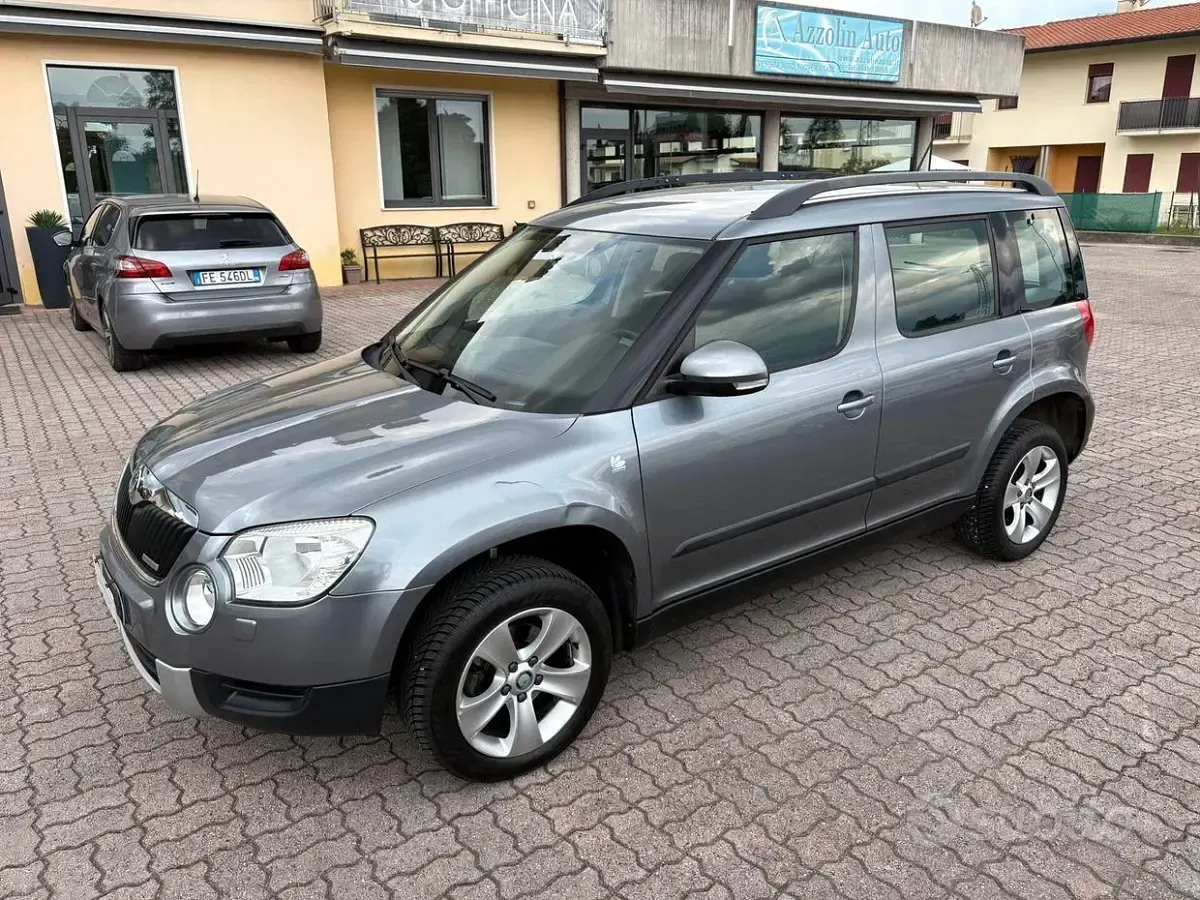 Usata Skoda Yeti 105 CV (77 kW) 2012 Grigio SUV