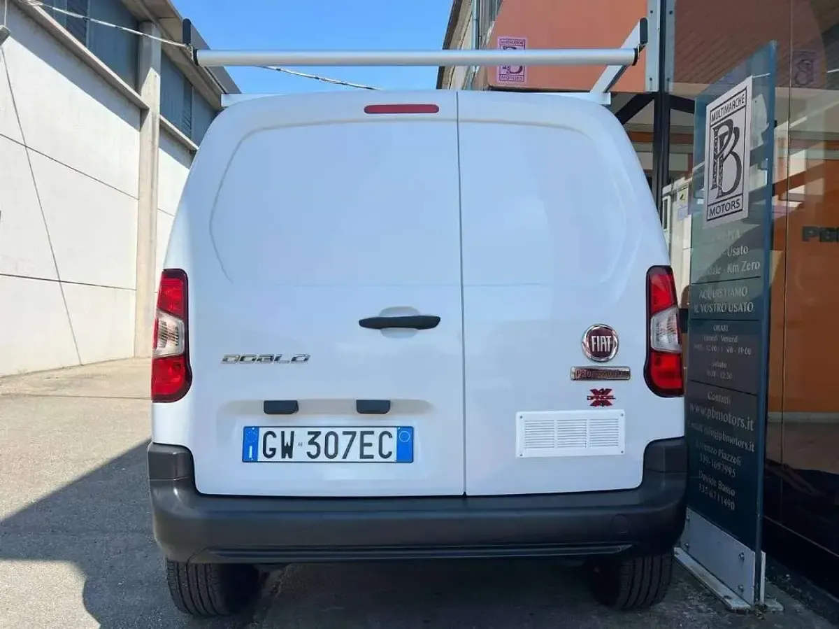 Usata Fiat Doblò 131 CV (96 kW) 2024 Bianco Monovolume