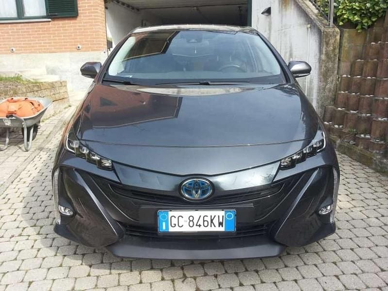 Usata Toyota Prius 98 CV (72 kW) 2020 Marrone Berlina